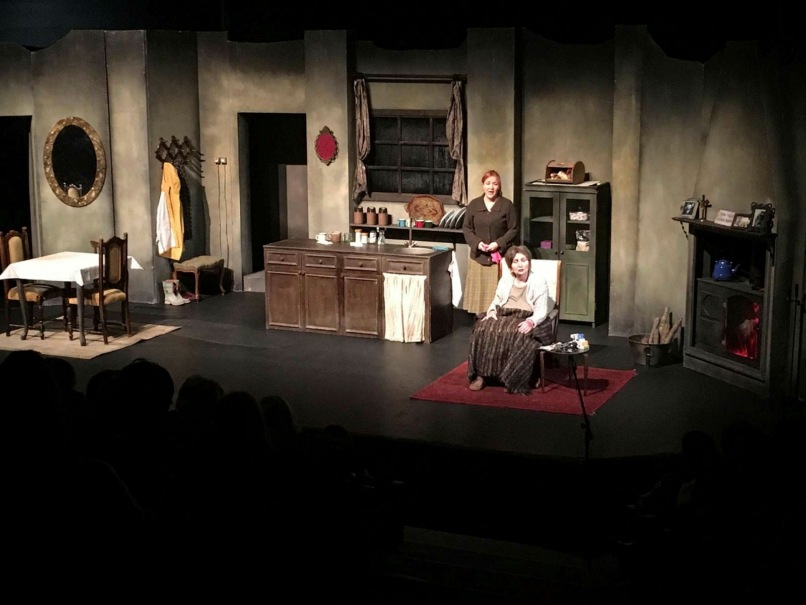 Ünlü oyuncu Sumru Yavrucuk zehirlendi