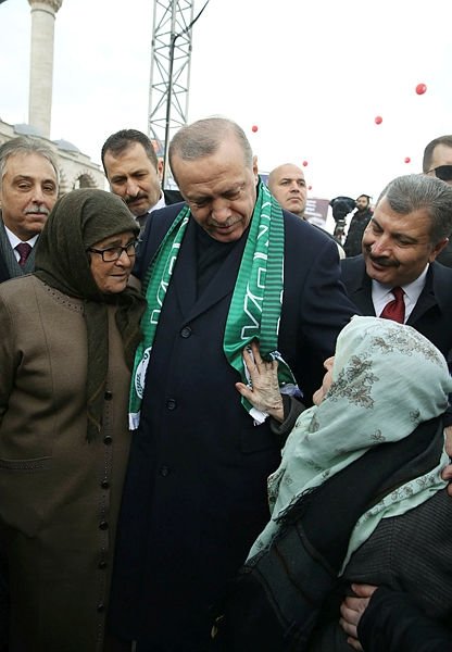 Başkan Erdoğan, 100 yaşındaki Müzeyyen Nine’nin isteğini kırmadı