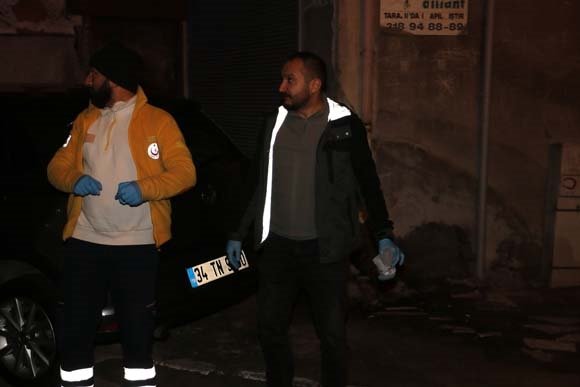 Kızını döven damadını öldürdü