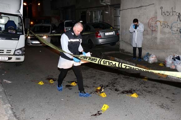 Kızını döven damadını öldürdü