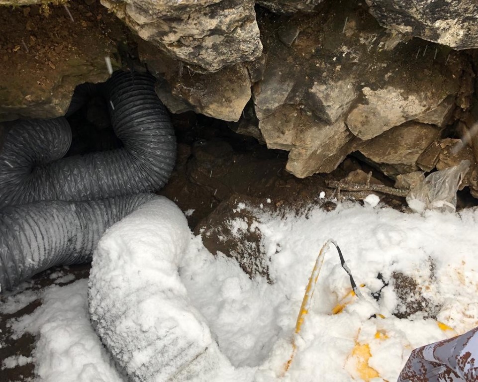Tunceli’de teröristlerin kıstırıldığı mağara bombalandı