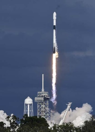 SpaceX uzaya ilk askeri uydusunu gönderdi