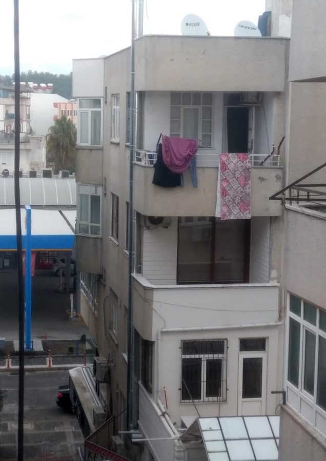 Antalya’da korkunç olay! 4. kattan düşen kızın çığlıklarına koştular