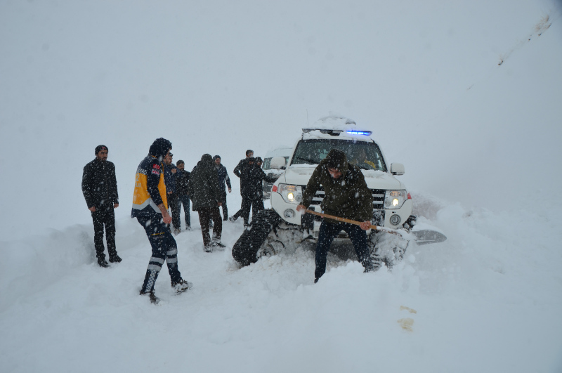 Hakkari Yüksekova’da karda mahsur kalanlar bu halde bulundu