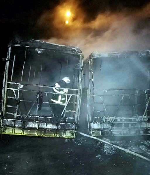 Tekirdağ’da, park halindeki 3 özel halk otobüsü yandı