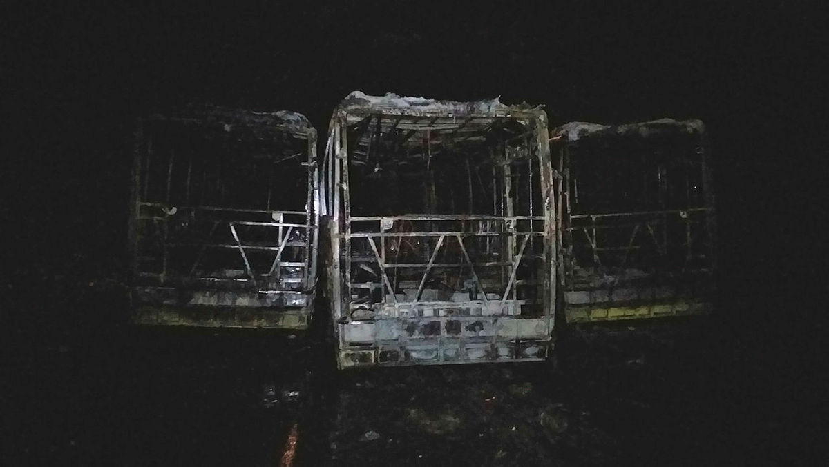 Tekirdağ’da, park halindeki 3 özel halk otobüsü yandı