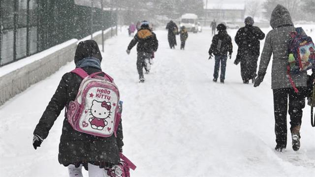 Kar tatili olan il ve ilçeler! 8 Ocak Salı günü okullar tatil olacak mı? İstanbul’da okullar tatil mi?