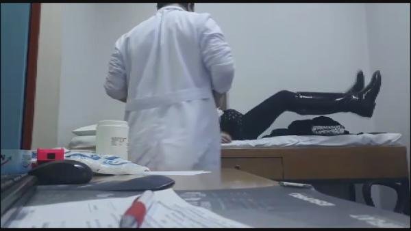 Hastalarının çıplak görüntülerini paylaşan doktor serbest bırakıldı