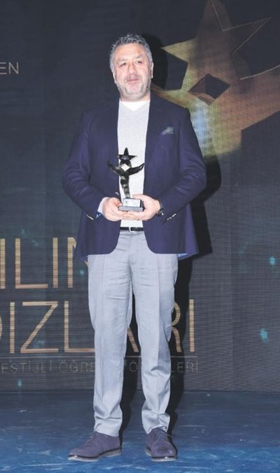 Mustafa Uslu’dan ödül töreninde Burak Özçivit çıkışı