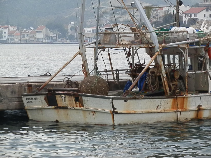 İzmir’de balıkçıların ağına mayın takıldı