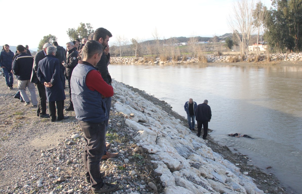 Adana’da nehirde erkek cesedi bulundu