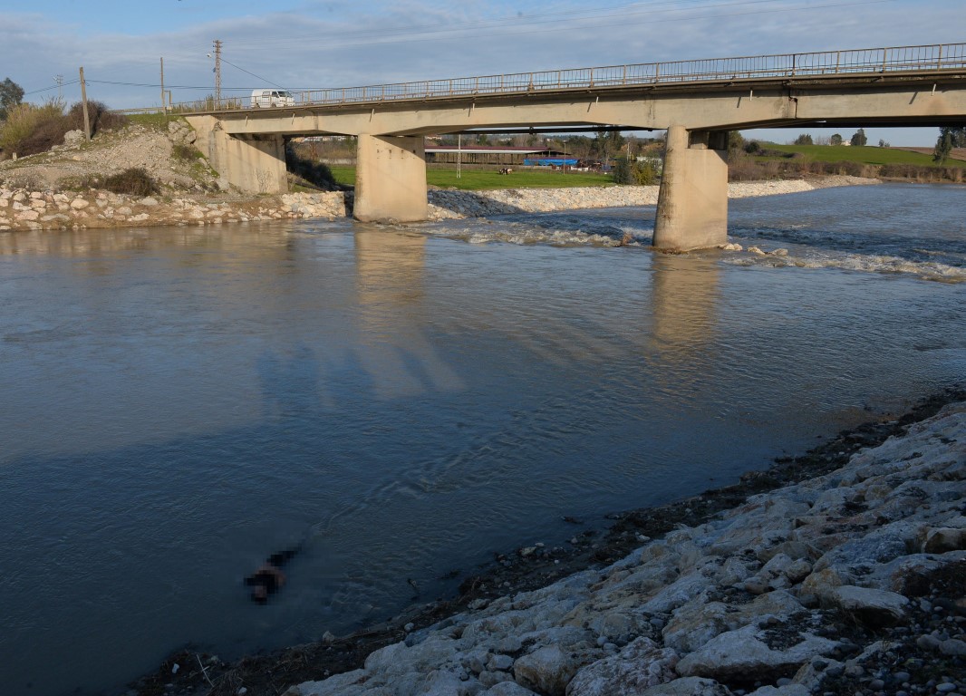 Adana’da nehirde erkek cesedi bulundu