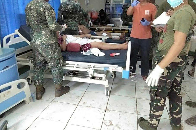 Filipinler’de kiliseye bombalı saldırı! Çok sayıda ölü ve yaralı var