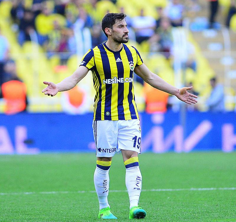 Galatasaray, Fenerbahçe ile sözleşmesi bitecek olan Şener Özbayraklı’yla anlaştı