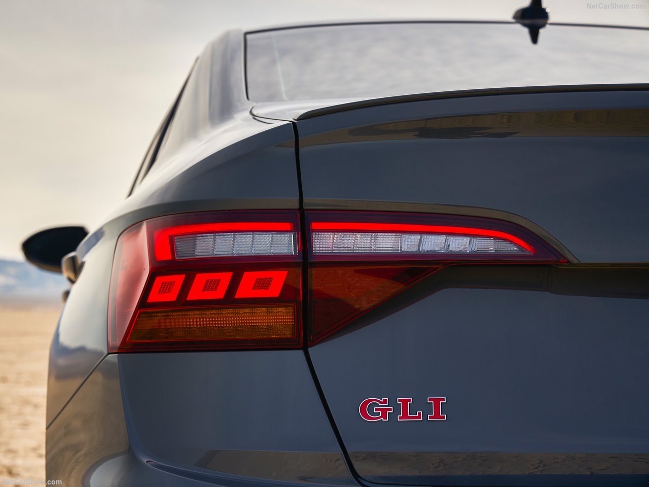 Volkswagen Jetta GLI tanıtıldı! İşte 2019 Volkswagen Jetta GLI’nin motor ve donanım özellikleri...