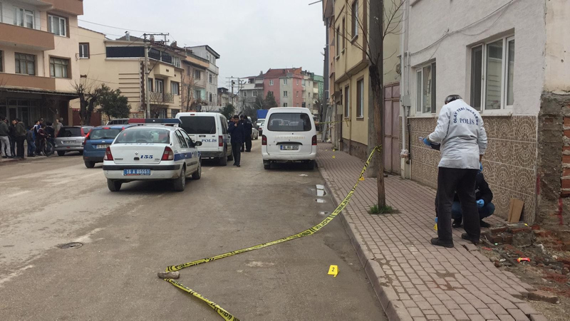 Bursa’da vahşet! Eski sevgilisini ve erkek arkadaşını sokak ortasında vurdu