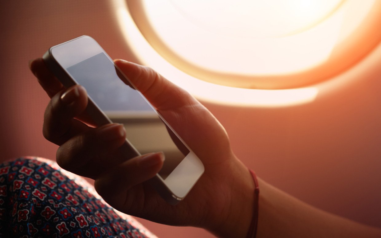 Uçakta cep telefonunu kapatmayan yolculara büyük ceza