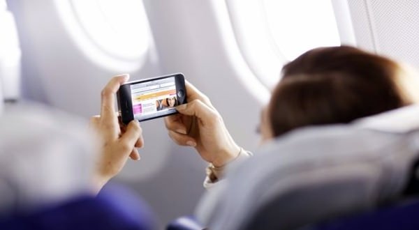Uçakta cep telefonunu kapatmayan yolculara büyük ceza