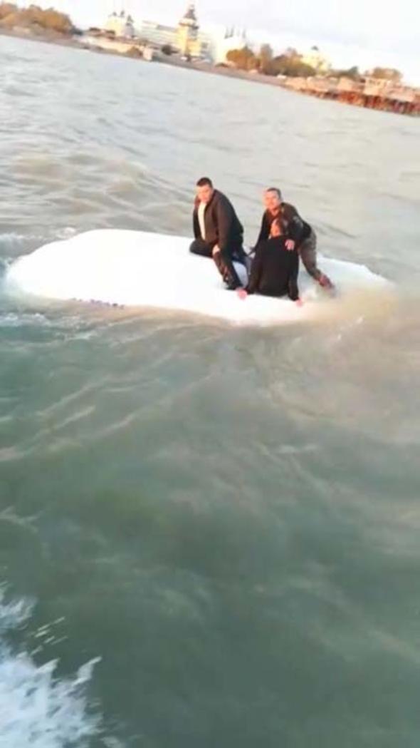 Antalya’daki fırtınada alabora olan teknenin üzerinde can pazarı