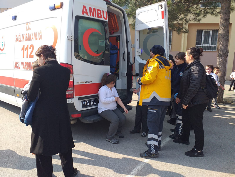 Bursa’da şaka yapan öğrenci 12 arkadaşını hastanelik etti