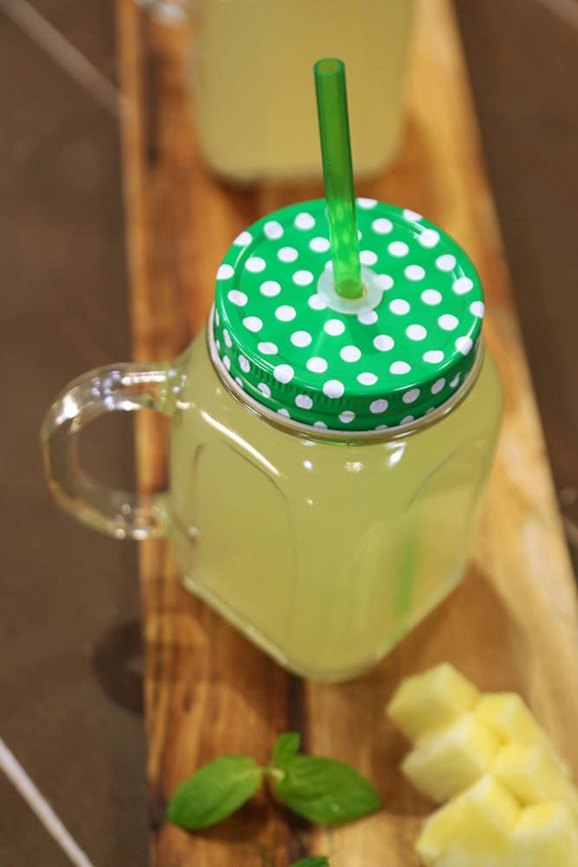Evde limonata nasıl yapılır? Kolay ev yapımı limonata tarifi! Evde çilekli ananaslı limonata tarifi