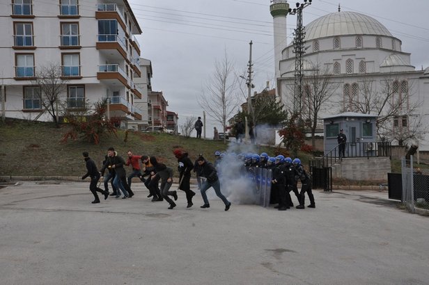 Kırıkkale’de, polisten ’toplumsal olaylara müdahale’ tatbikatı nefes kesti