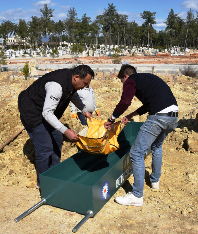 Antalya’da donarak ölen bebek ’ÇP 51’ koduyla toprağa verildi