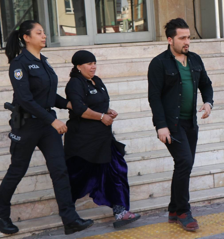 Kayseri’de 8 ayrı suçtan aranan kadın tavan arasında yakalandı