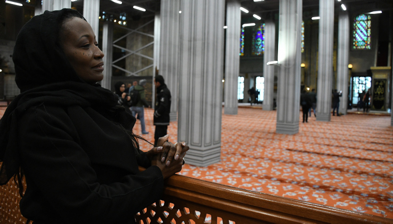 ABD’li sanatçı Della Miles: Allah beni Müslümanlıkla ödüllendirdi