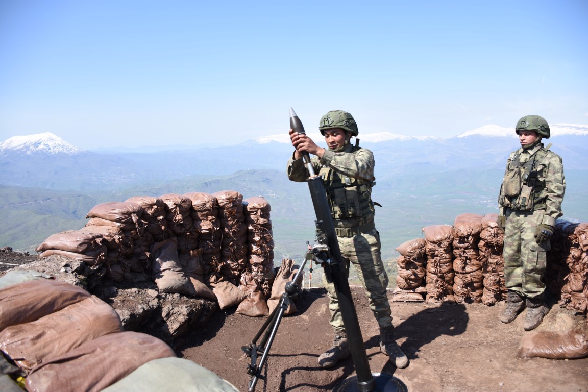 Temel Çakır Üs Bölgesi’nde teröristlere geçit yok! İşte sisli havada sızmaya çalışan PKK’lı teröristlerin sonu...