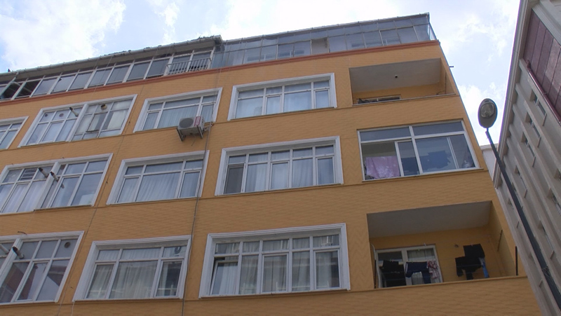 Istanbul Da Gunluk Kiralik Evde Dehset Cekyatin Altinda Bulundu