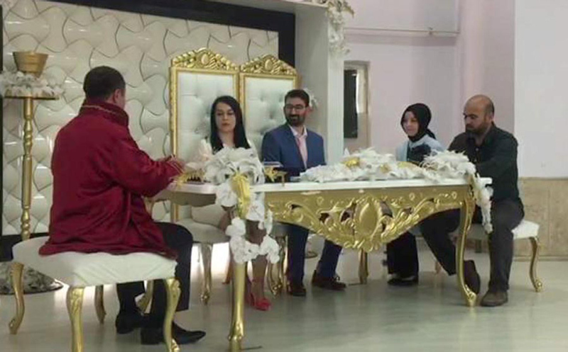 Nikahta akılalmaz hata! Damat kayınpederi ile evlendirildi