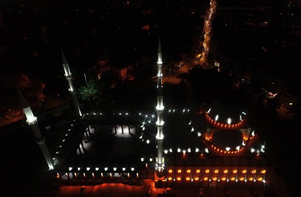 Büyük Çamlıca Camii’ne Ramazan’ın ilk teravihinde yoğun ilgi