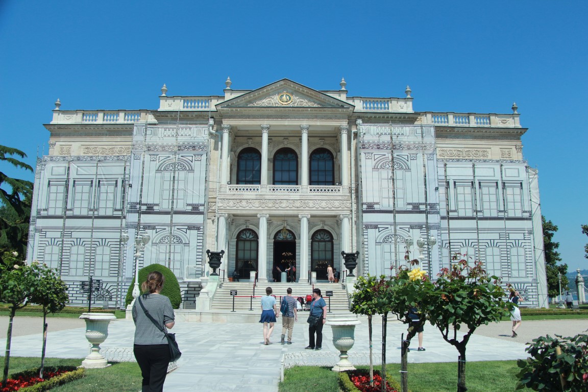 Bu zamana kadar hiç kimse görmemişti! Dolmabahçe Sarayı’nda 200 yıllık bilinmeyen türbe