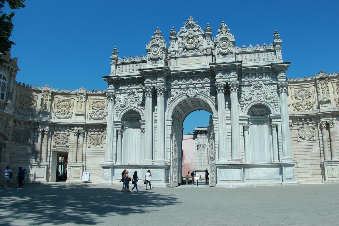 Bu zamana kadar hiç kimse görmemişti! Dolmabahçe Sarayı’nda 200 yıllık bilinmeyen türbe