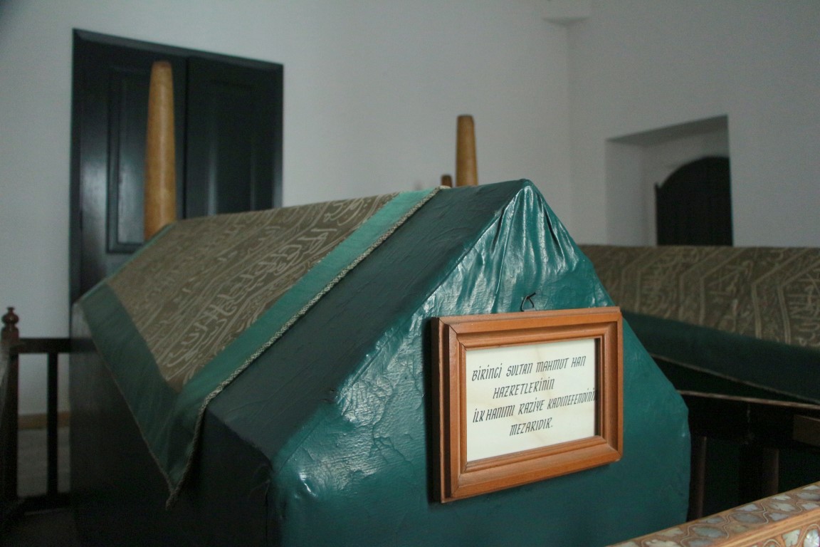 Bu zamana kadar hiç kimse görmemişti! Dolmabahçe Sarayı’nda 200 yıllık bilinmeyen türbe