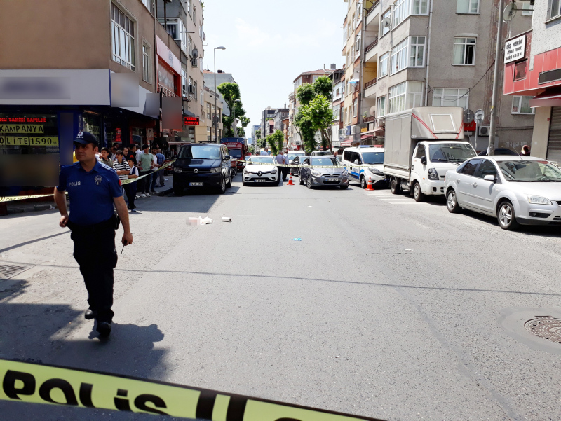 Sokak ortasında eşine kurşun yağdırdı!