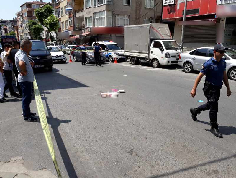 Sokak ortasında eşine kurşun yağdırdı!