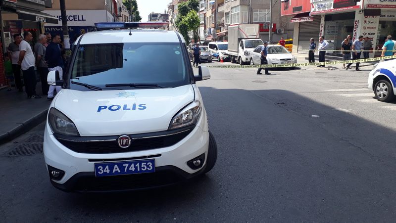 Sokak ortasında eşine kurşun yağdırdı!