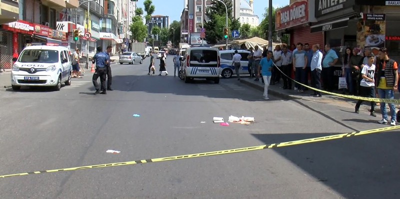 Sokak ortasında eşine kurşun yağdırdı!