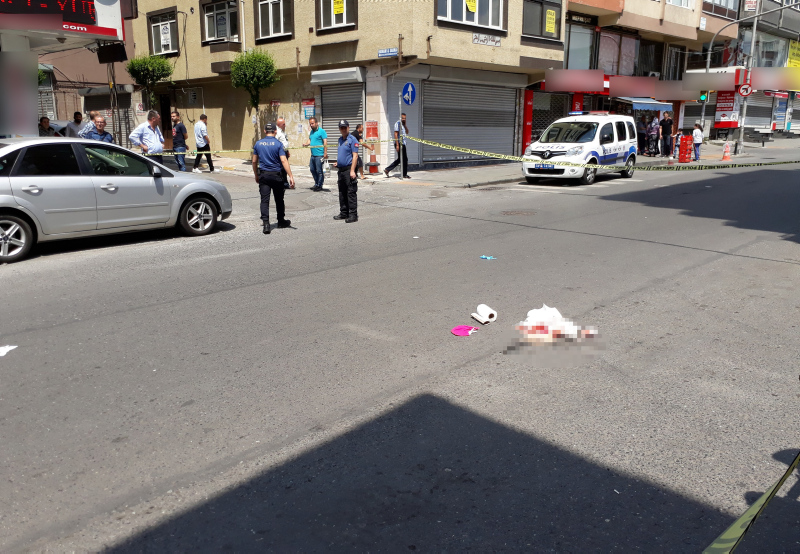 Sokak ortasında eşine kurşun yağdırdı!