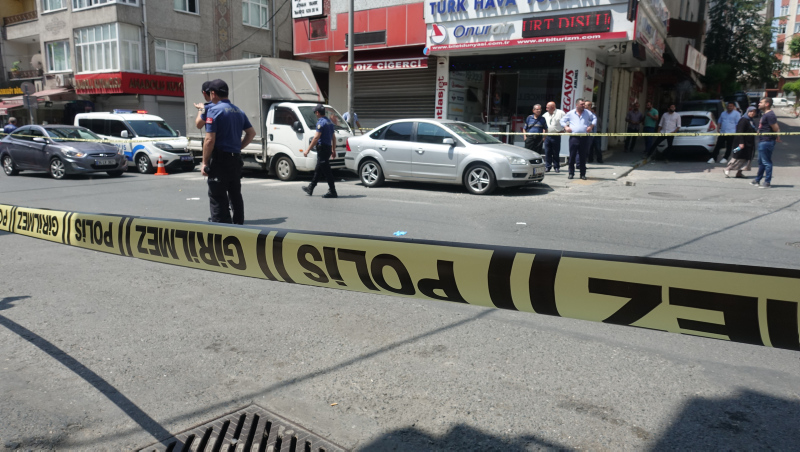 Sokak ortasında eşine kurşun yağdırdı!