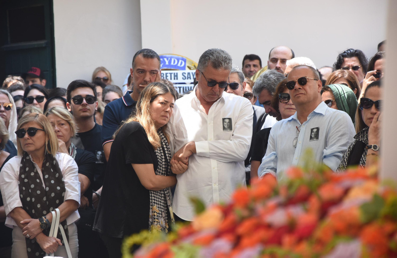 Kalp krizinden ölen Derin gözyaşlarıyla uğurlandı