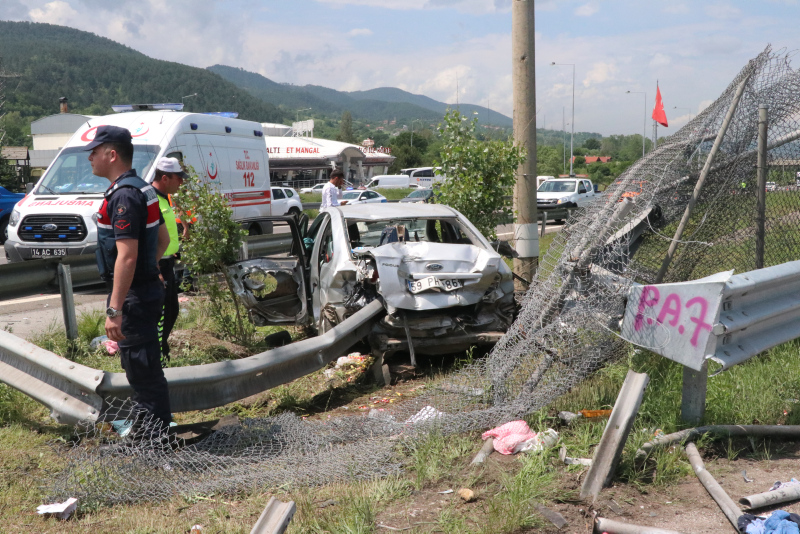 Anadolu Otoyolu’nda feci kaza! 1 kişi hayatını kaybetti, 6 yaralı