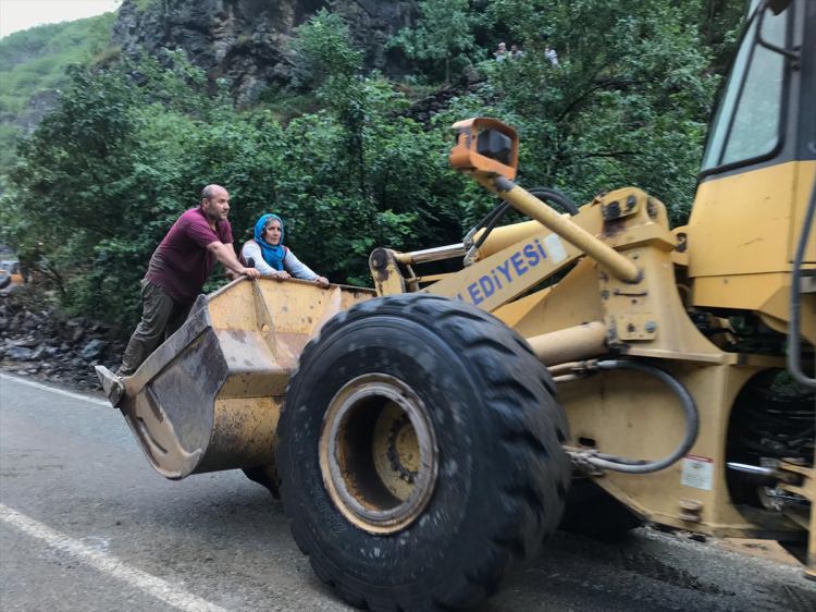 Felaket böyle görüntülendi! Trabzon’da taşkın: 6 ölü, 4 kayıp