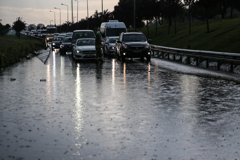 Meteoroloji’den son dakika uyarısı! İstanbul ve çevre illere sağanak yağış geliyor