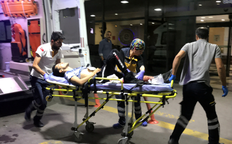 İzmir’de döner bıçaklı dehşet: 2’si ağır 3 yaralı