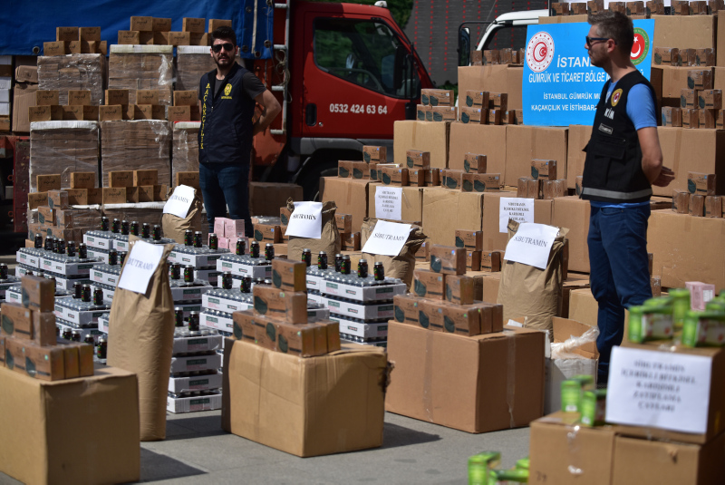 Dev operasyon! 7 TIR dolusu zayıflama çayı, cinsel güç artırıcı mamüller ele geçirildi