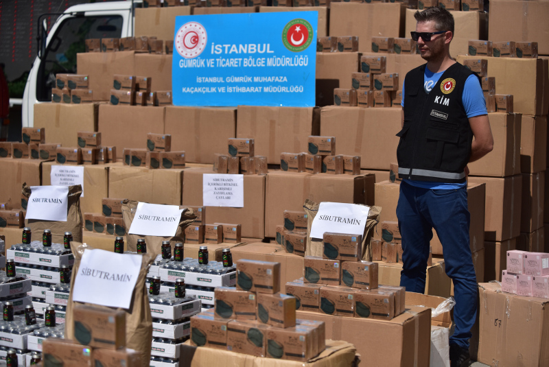 Dev operasyon! 7 TIR dolusu zayıflama çayı, cinsel güç artırıcı mamüller ele geçirildi