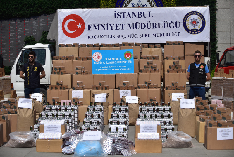 Dev operasyon! 7 TIR dolusu zayıflama çayı, cinsel güç artırıcı mamüller ele geçirildi